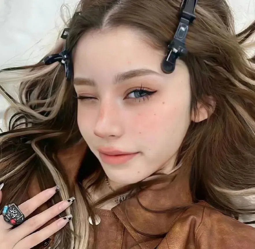 圆月迷离花